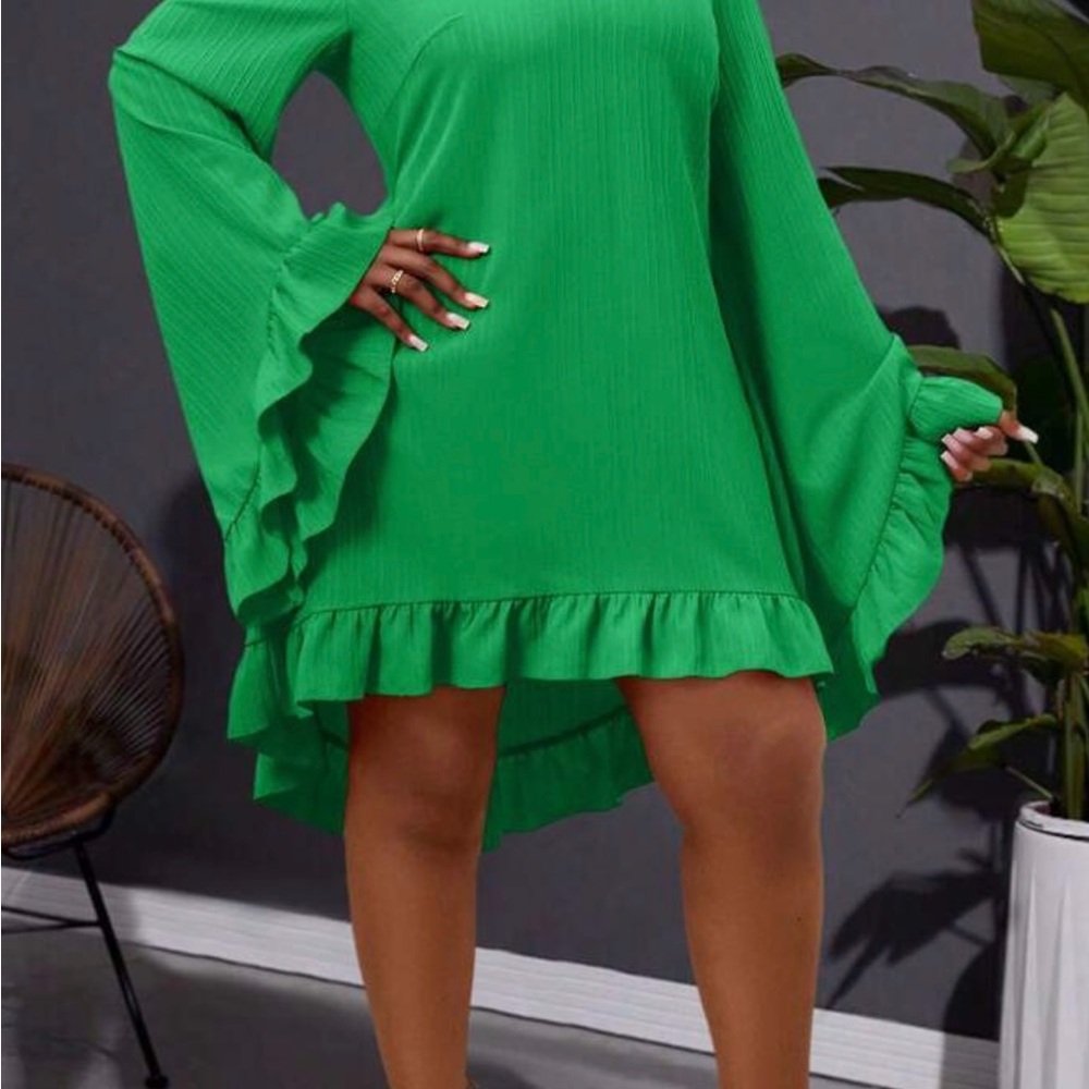 Green Ruffled Tiered Bell Sleeve V-Neck Dress - Picture 3 of 5